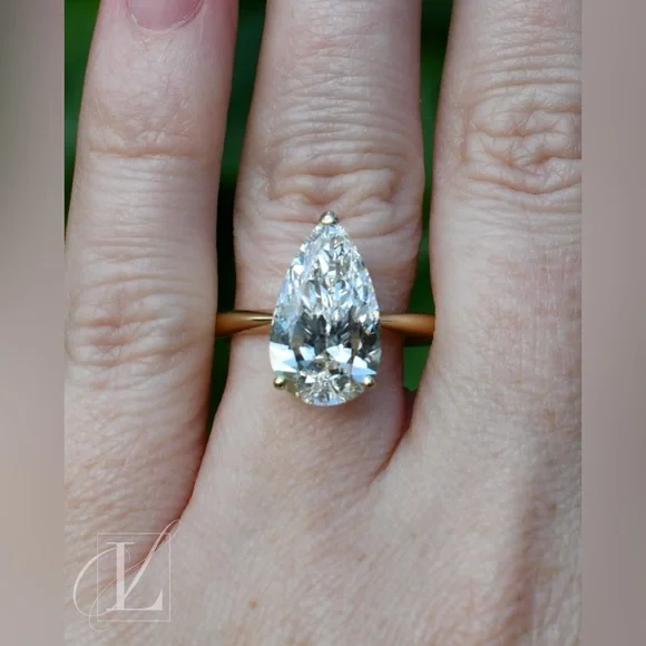 Like New, 4.44 CT Lab Grown Pear Diamond in 14K Yellow Gold with IGI Report - Picture 4 of 8